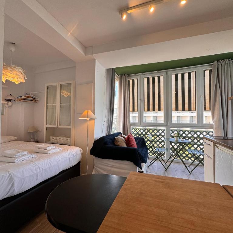 Mediterraneo Studio Front Beach - EaW Homes - One-Bedroom Apartment - 7
