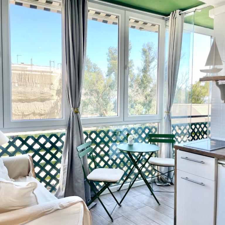 Mediterraneo Studio Front Beach - EaW Homes - One-Bedroom Apartment - 10