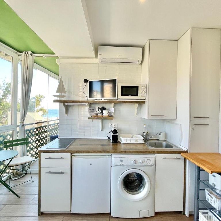 Mediterraneo Studio Front Beach - EaW Homes - One-Bedroom Apartment - 11