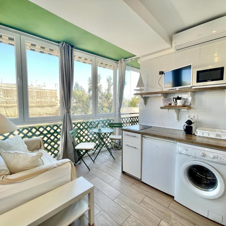 Mediterraneo Studio Front Beach - EaW Homes - One-Bedroom Apartment - 4