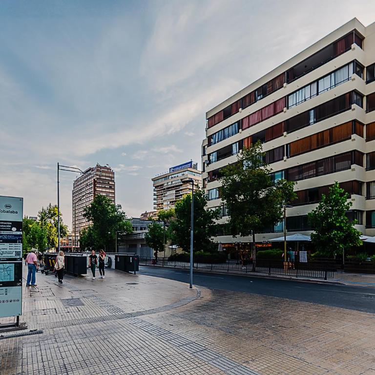 Ubicación y Comodidad a Pasos de Metro Tobalaba - Apartamento de 2 dormitorios - 5