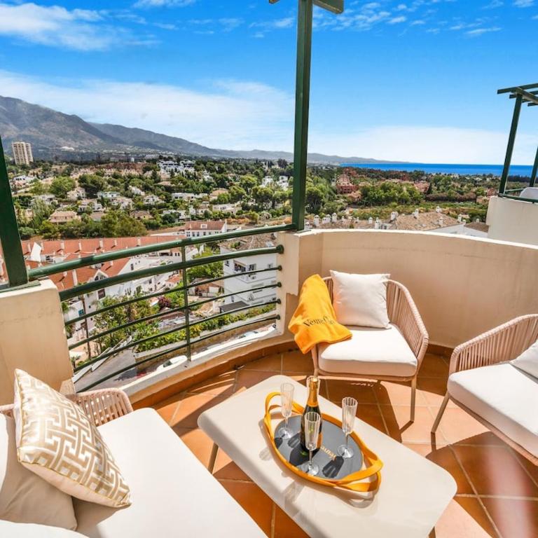Amazing apartment with sea view in Puerto Banus - Two-Bedroom Apartment - 17
