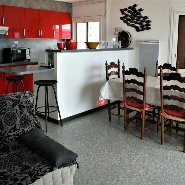 Apartamento En Primera Linea De Mar, Roses AV-06 - Three-Bedroom Apartment - 18