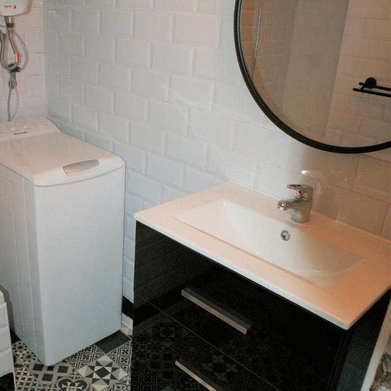 Apartamento En Primera Linea De Mar, Roses AV-06 - Three-Bedroom Apartment - 19