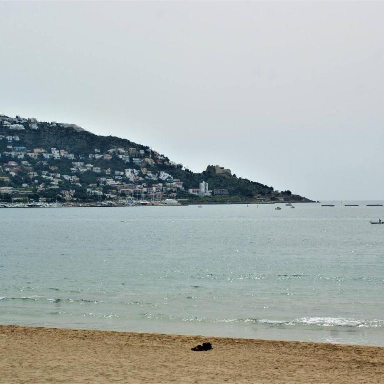 Apartamento En Primera Linea De Mar, Roses AV-06 - Three-Bedroom Apartment - 24