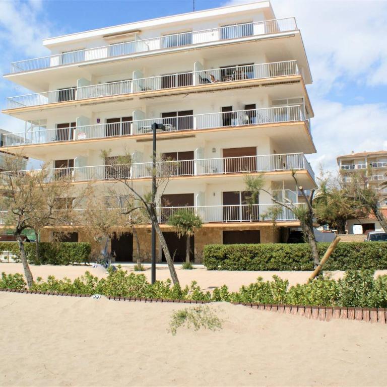 Apartamento En Primera Linea De Mar, Roses AV-06 - Three-Bedroom Apartment - 28