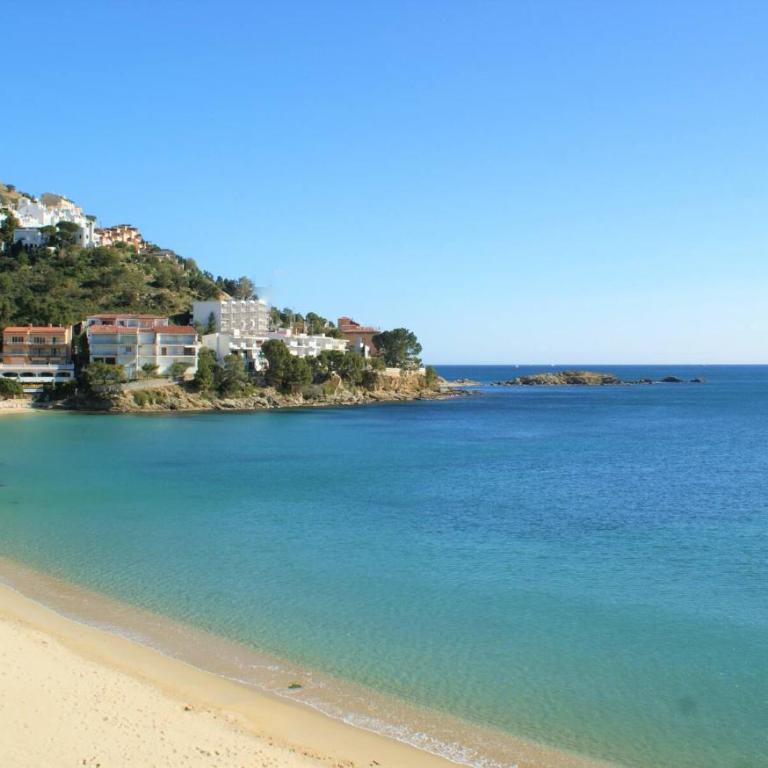 Apartamento En Primera Linea De Mar, Roses AV-06 - Three-Bedroom Apartment - 35