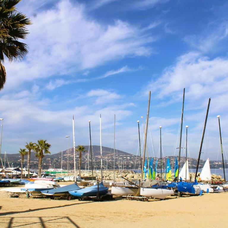 MARCOGNEY - Golfe de St-Tropez - Aux Marines de Cogolin - Appartement climatisé vue sur le port - Appartamento con Vista Mare - 13