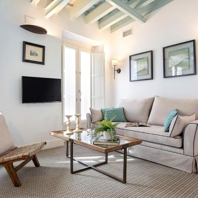 Genteel Home Padre Marchena - Duplex Two-Bedroom Apartment with Terrace - 1