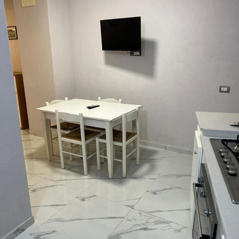 House of Fabio - Appartamento con 2 Camere da Letto - 4
