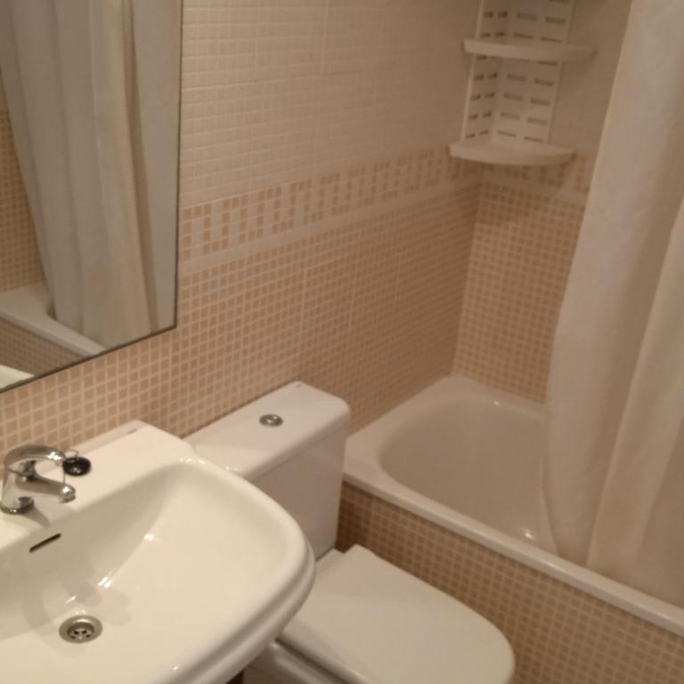 La Riviera - vista piscina- Serviden - Apartamento de 2 dormitorios - 11