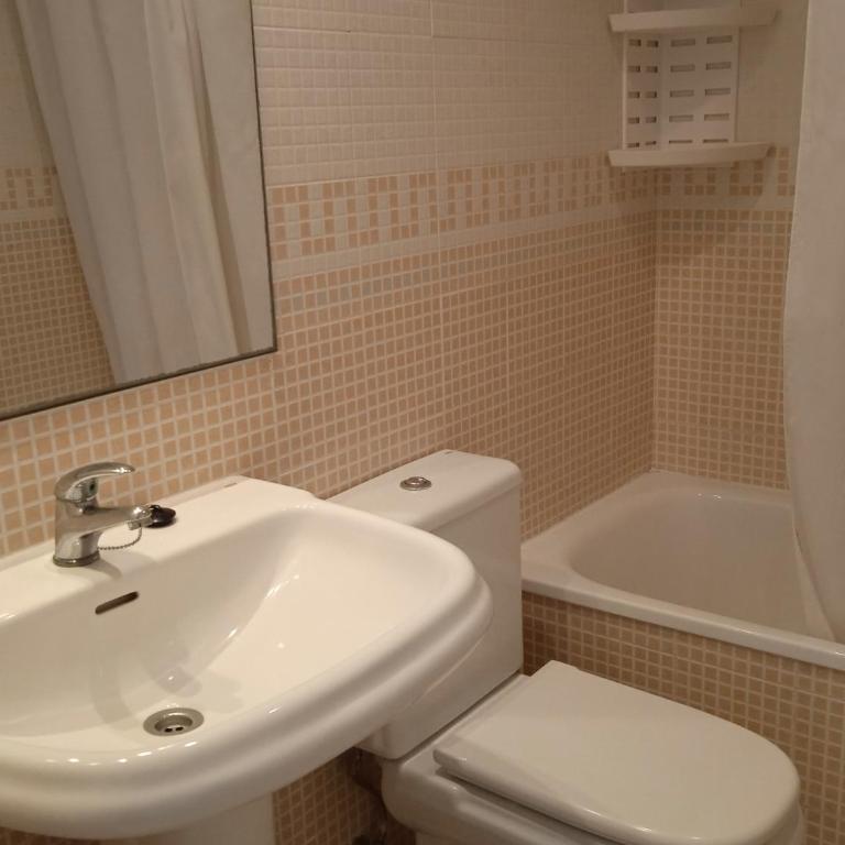 La Riviera - vista piscina- Serviden - Apartamento de 2 dormitorios - 13