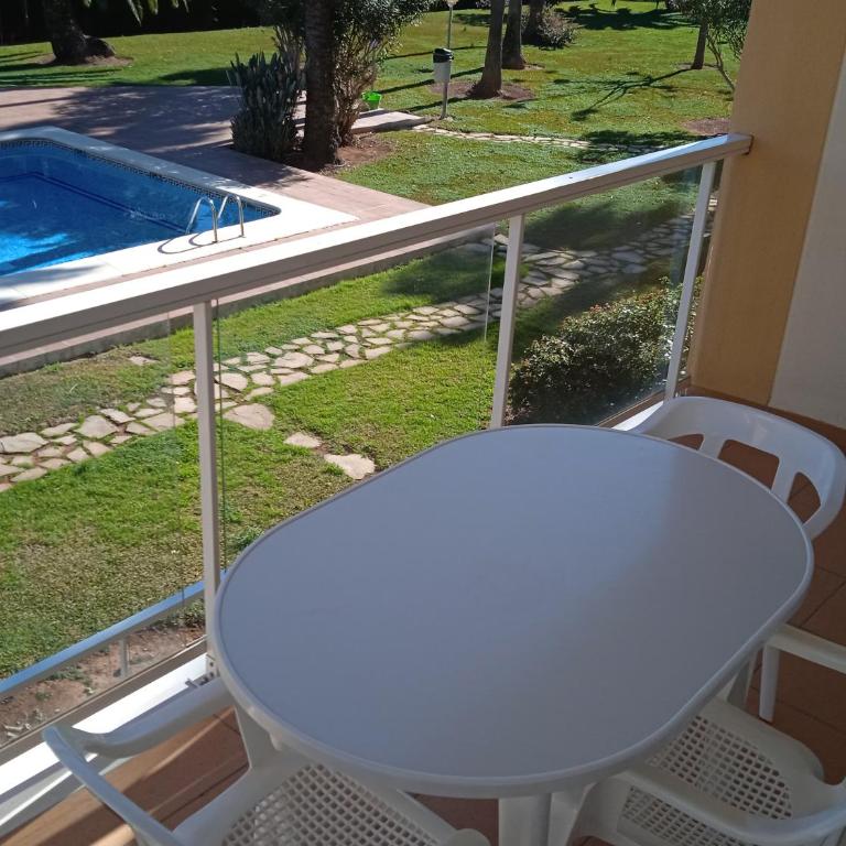 La Riviera - vista piscina- Serviden - Apartamento de 2 dormitorios - 2
