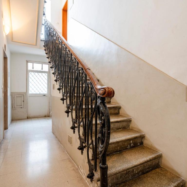 Casa di Carly - large cozy retreat in center - Two-Bedroom Apartment - 20
