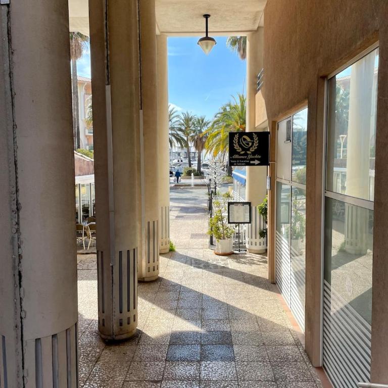 Appartement Fréjus direct Port et Plage - One-Bedroom Apartment - 32
