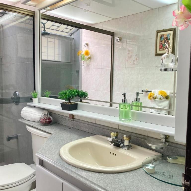 ¿Lejos de tu hogar? Aquí te sentirás a gusto. - Habitación Doble con baño privado externo - 5