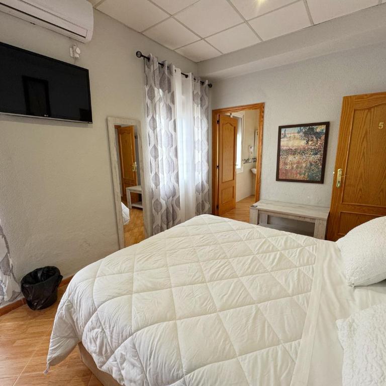 Hostal El Brillante - Alojamientos El Duque - Habitación Triple con baño privado - 5