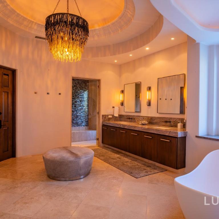 Two Neighboring Villas Fully Staffed in Villas Del Mar, Swimmable Beach! - Superior Villa - 20