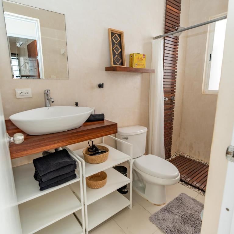 Colorful Downtown House with Private Pool - Casa con 1 dormitorio - 25