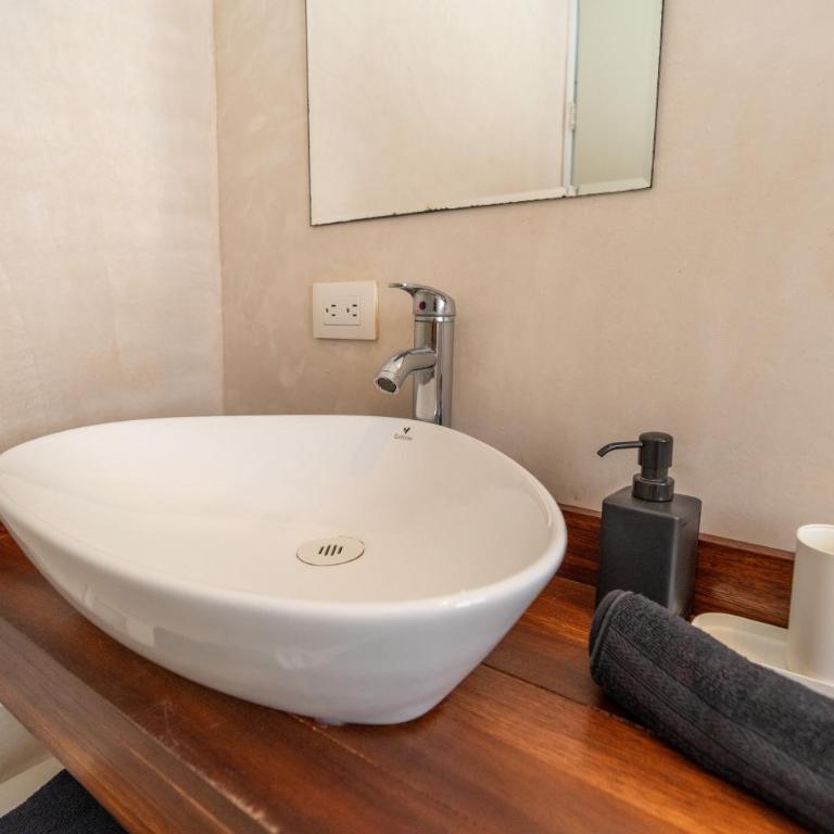 Colorful Downtown House with Private Pool - Casa con 1 dormitorio - 26