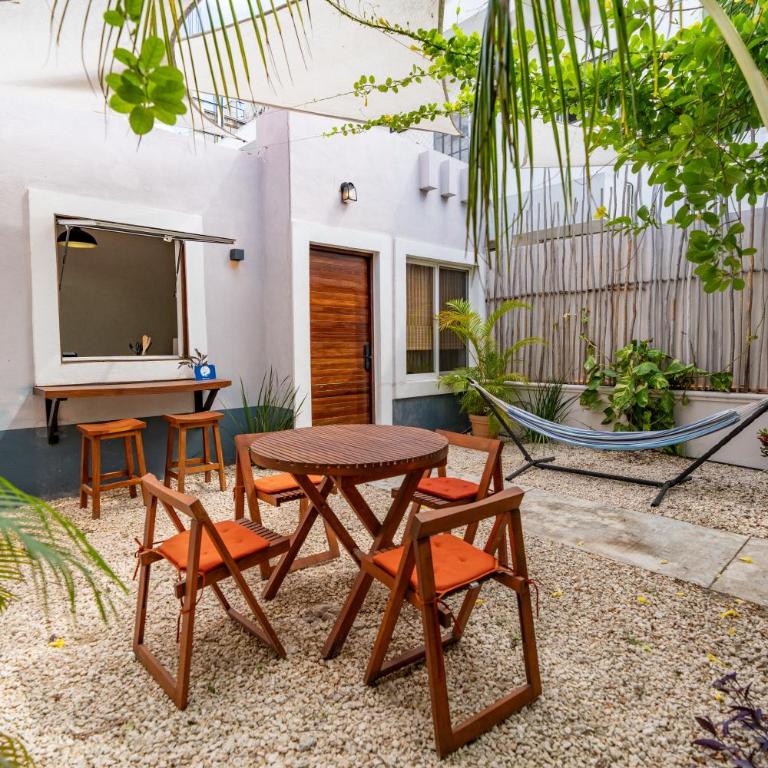 Colorful Downtown House with Private Pool - Casa con 1 dormitorio - 1