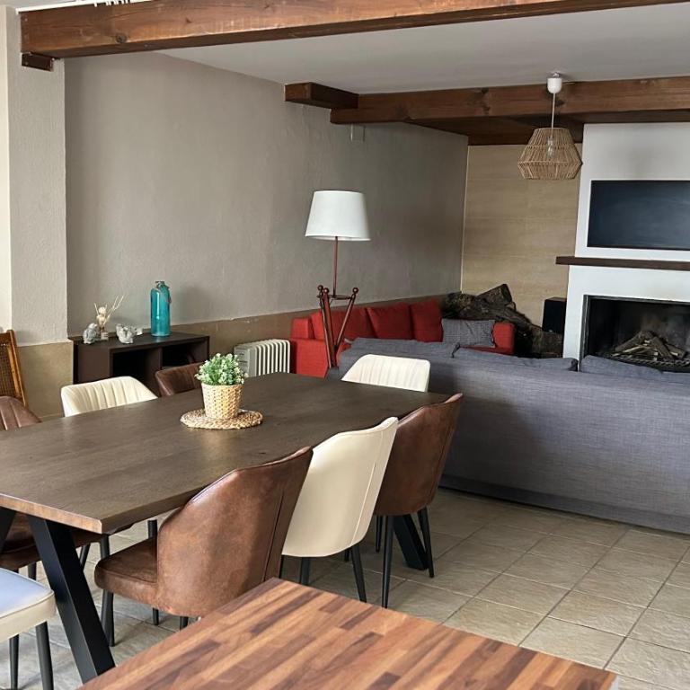 Extraordinaria Villa con piscina y chimenea - Five-Bedroom House - 88