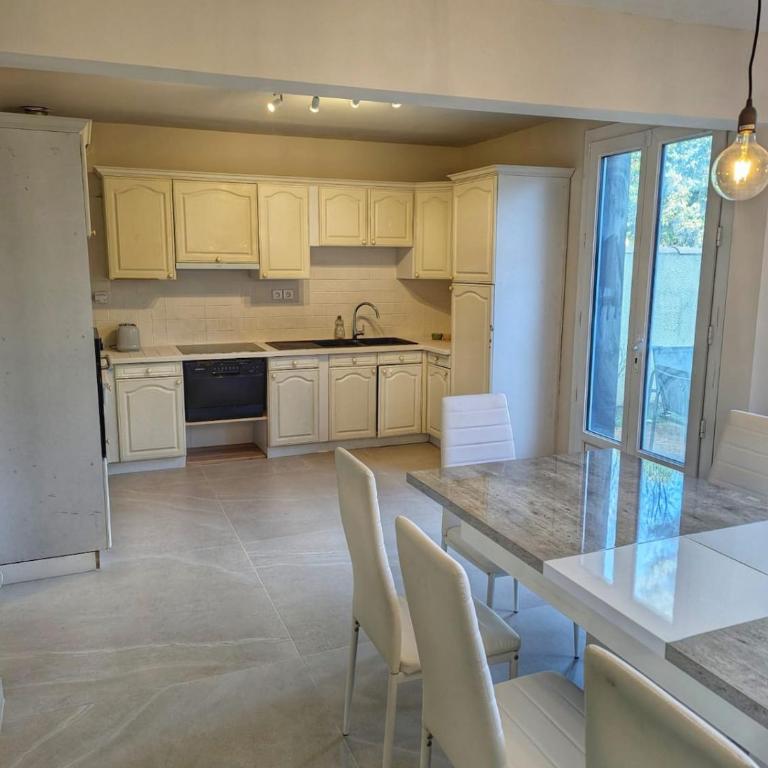Maison lumineuse avec Jardin - Apartment - 17
