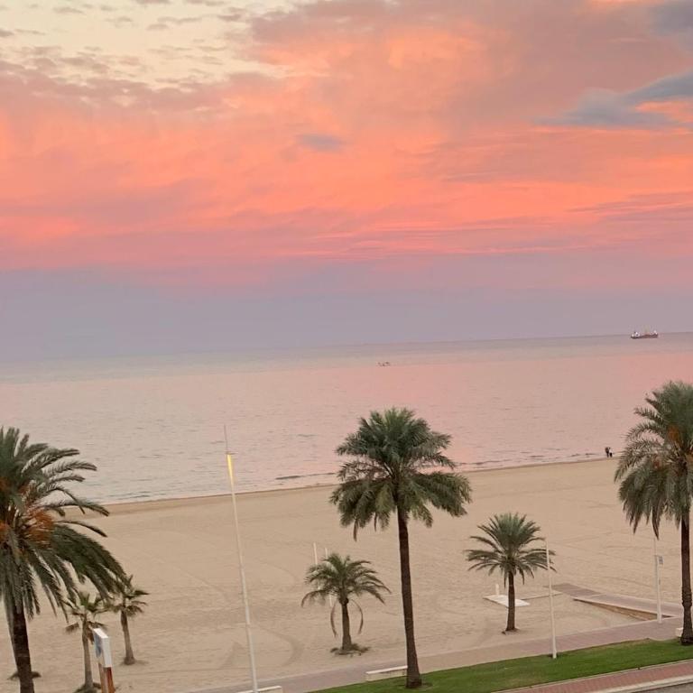 PRIMERA LINEA DE PLAYA con garaje - Apartamento de 2 dormitorios con balcón y vistas al mar - 25