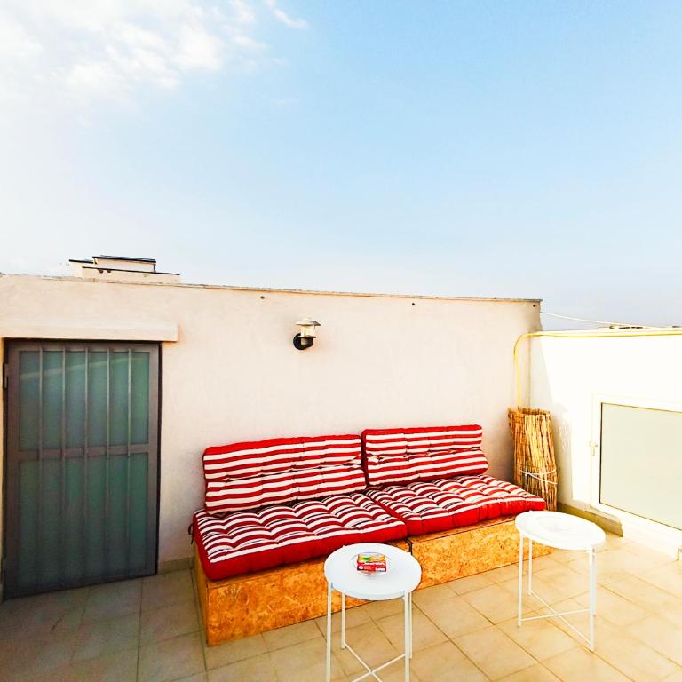 Attico con terrazzo al centro storico di Catania - Appartamento con 2 Camere da Letto, Terrazza e Vista Mare - 17