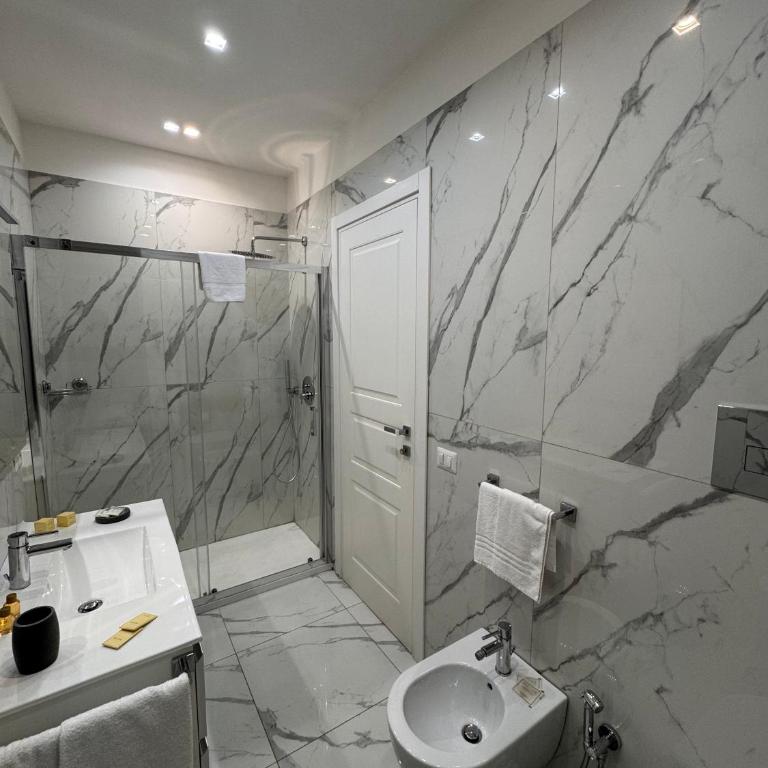 Lady Mary's Luxury Suites - Camera Familiare - 6