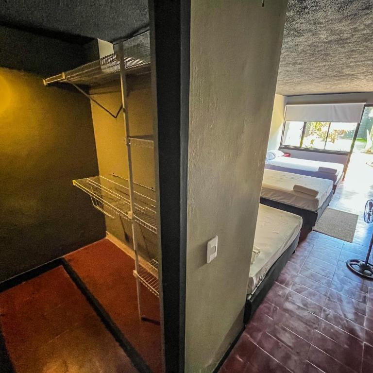 ANTONIA Hotel Autónomo en Ibagué - Recepción Digital 24H - Habitación Familiar con vistas al jardín - 4