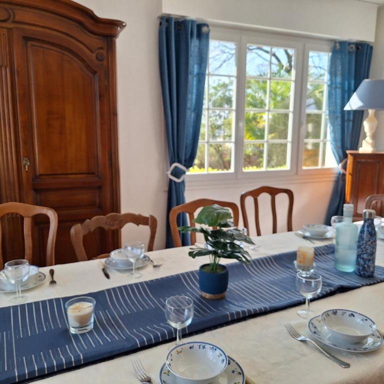 La Tourelle, demeure de charme, piscine, billard, grand jardin - Villa Supérieure - 5