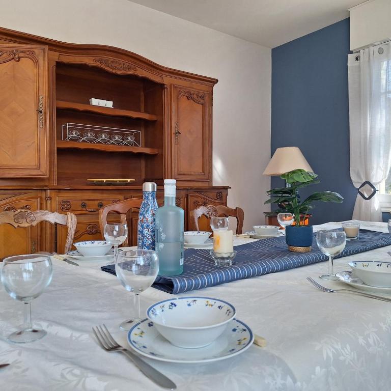 La Tourelle, demeure de charme, piscine, billard, grand jardin - Villa Supérieure - 24