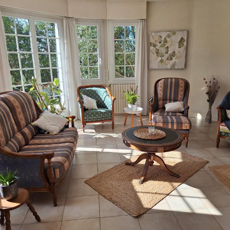 La Tourelle, demeure de charme, piscine, billard, grand jardin - Villa Supérieure - 7