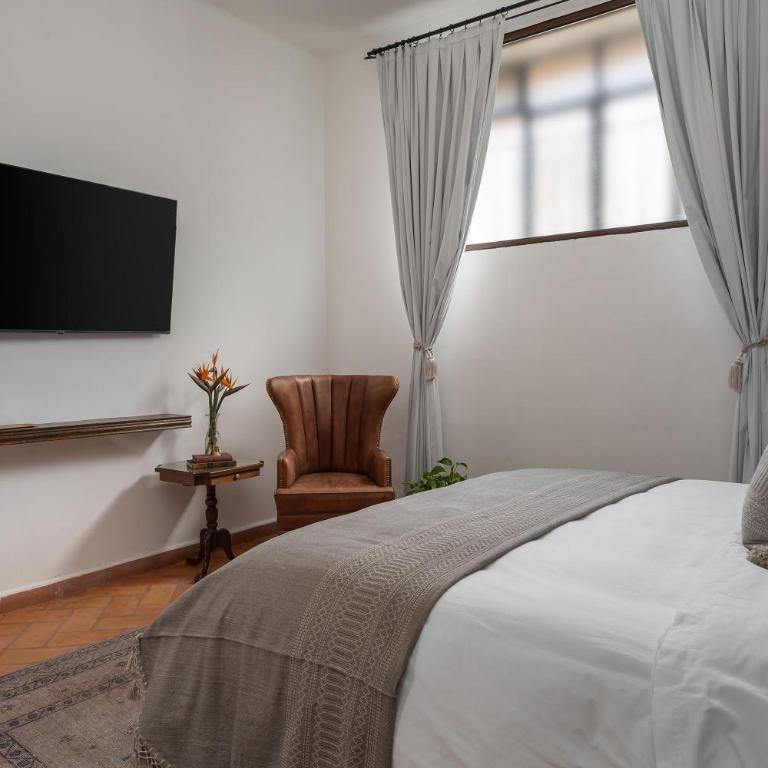Casa Pedro Vargas, 6BR Estate with Hot Tub & Modern Comforts - Villa - 35