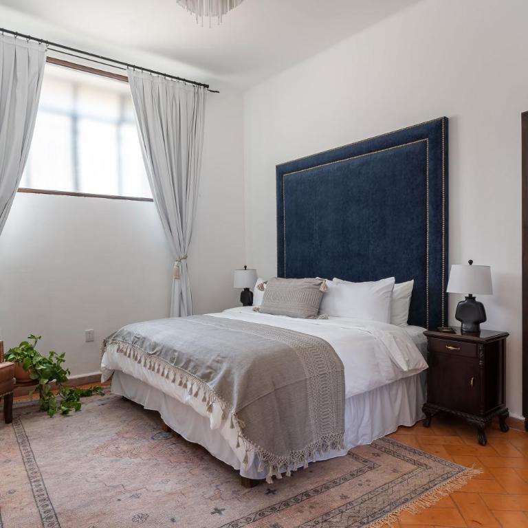 Casa Pedro Vargas, 6BR Estate with Hot Tub & Modern Comforts - Villa - 33