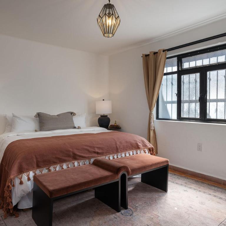 Casa Pedro Vargas, 6BR Estate with Hot Tub & Modern Comforts - Villa - 36