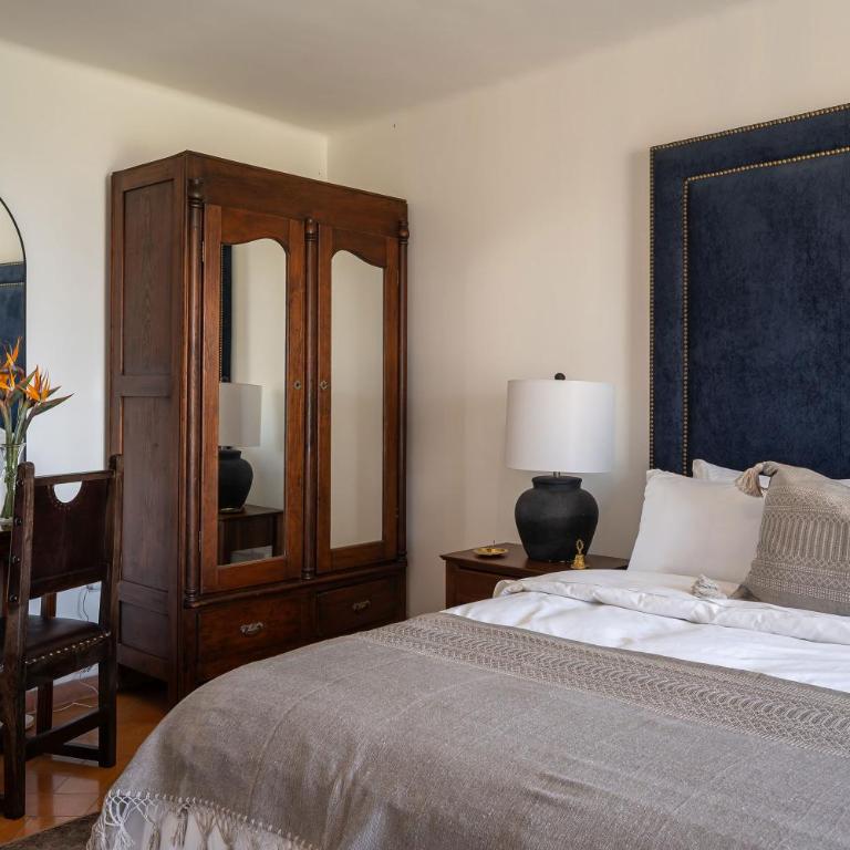 Casa Pedro Vargas, 6BR Estate with Hot Tub & Modern Comforts - Villa - 30