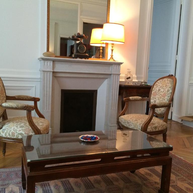 PLACE VENDOME 1 BR AND 1 BA - up to 4 people - WITH AIR CONDITIONNING - One-Bedroom Apartment - 10