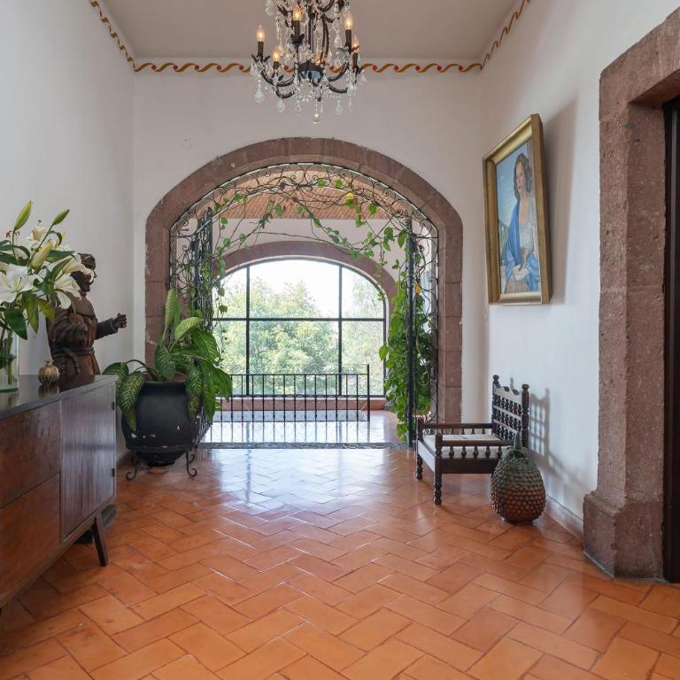 Casa Pedro Vargas, 6BR Estate with Hot Tub & Modern Comforts - Villa - 62