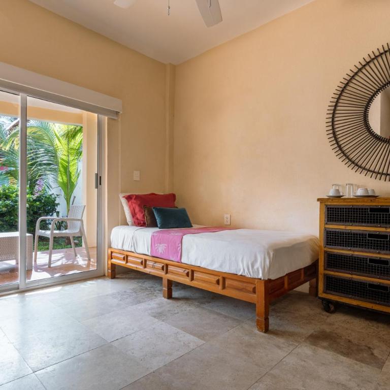 Rojo Manglar Acapulco - Habitación Triple con vistas a la piscina - 2