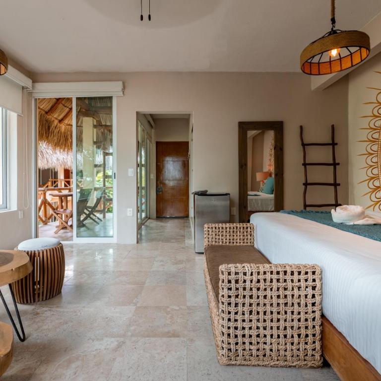 Rojo Manglar Acapulco - Suite con cama grande y vistas a la piscina - 2