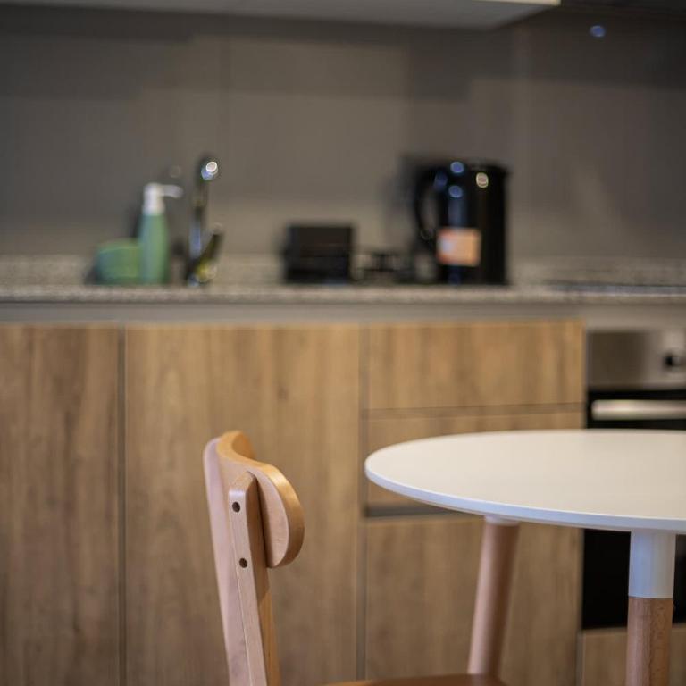 Downtown Accommodation Great for Sharing - Apartamento - 21