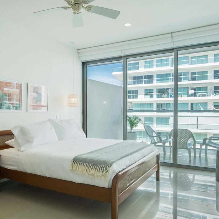 Impeccable 2BR with Charming Balcony in CTG - Breathtaking 2BR w/ Charming Balcony in CTG - 4