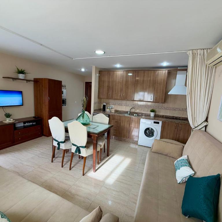 Charming apartment carihuela, best location - Apartamento de 1 dormitorio - 2