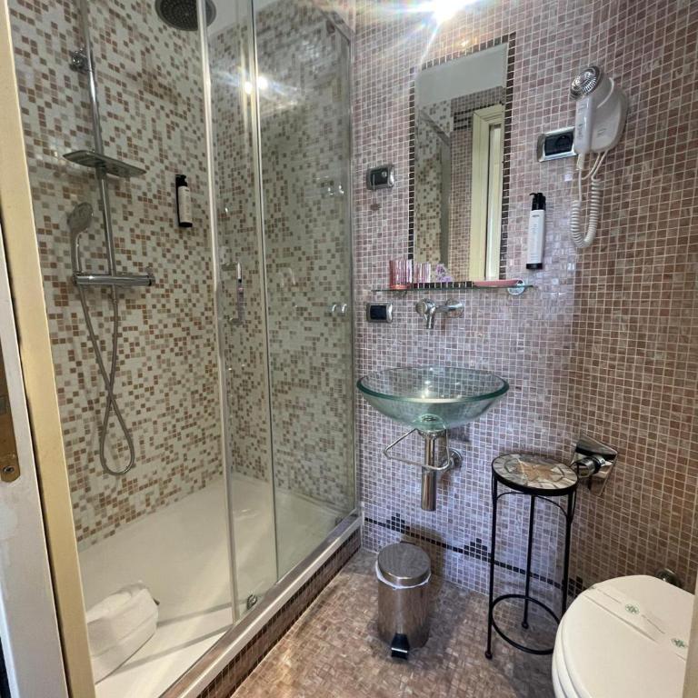 Rome Opera Theatre Rooms by Dama - Termini Station & Rome City Center - Camera Matrimoniale con Bagno Privato - 8