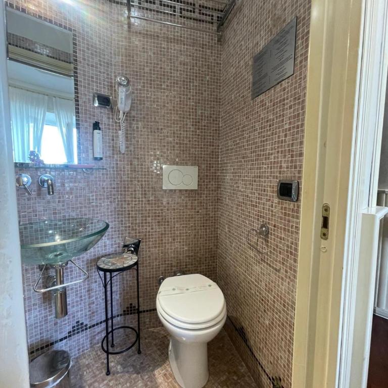 Rome Opera Theatre Rooms by Dama - Termini Station & Rome City Center - Camera Matrimoniale con Bagno Privato - 6