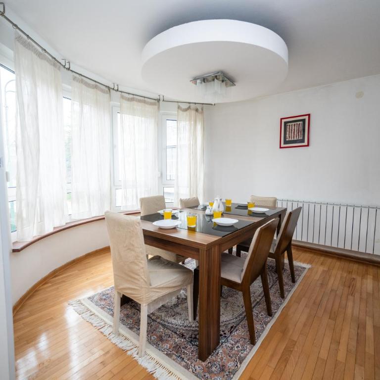 Spacious & Modern Apartment in the City Centre - Apartman sa 3 Spavaće Sobe - 11