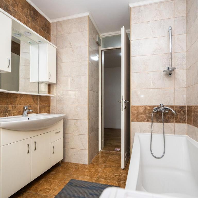Spacious & Modern Apartment in the City Centre - Apartman sa 3 Spavaće Sobe - 30