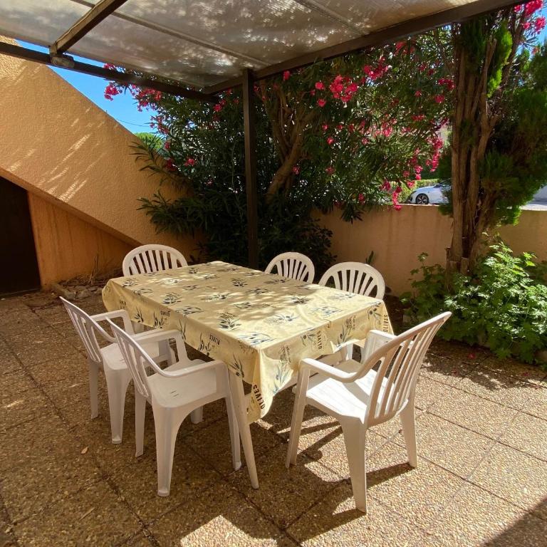 Spacieux T3, 6 Pers. avec Terrasse et Parking entre Plage et Port - FR-1-798-16 - Appartement - 1
